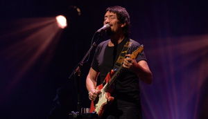 Chris Rea in concert la Bucuresti: rafinament si acorduri de blues la Sala Palatului
