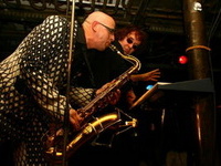 LEGENDARY PINK DOTS in underground-ul din Pasajul Victoria