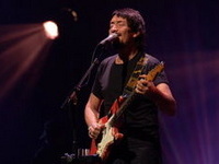 Chris Rea in concert la Bucuresti: rafinament si acorduri de blues la Sala Palatului