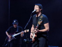 Chris Rea lupta impotriva violentei in familie