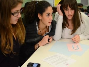 Filmul documentar: instrument de cunoastere si schimbare pentru tinerii romani