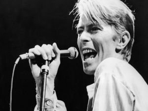 La 69 de ani David Bowie a pierdut lupta cu cancerul