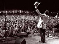 Serj Tankian (System Of A Down) vine in Romania
